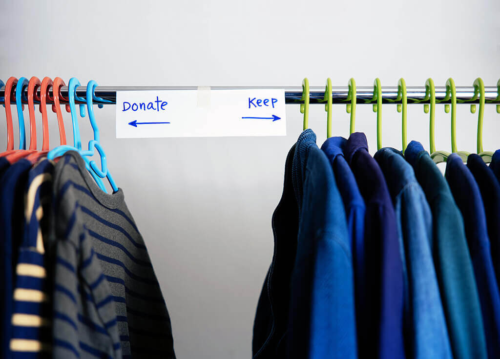 Decrease your stash - How to pack clothes for moving